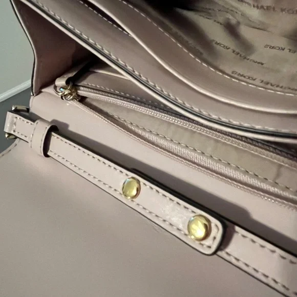 Michael Kors Crossbody purse - Picture 4 of 5